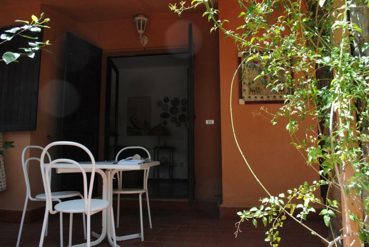 Villa Via Dei Pini Fort Village Exterior foto